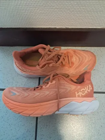 Orange Arahi 6 Running Shoes d'occasion