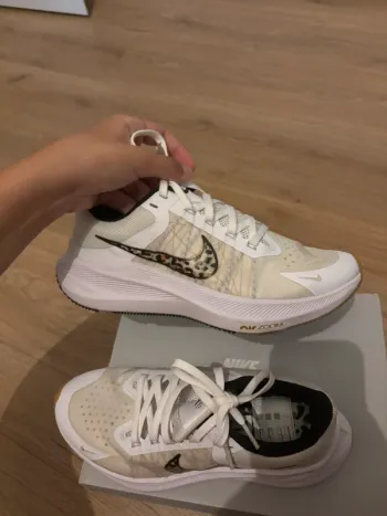 Käytetty Nike Sneaker Running Shoes
