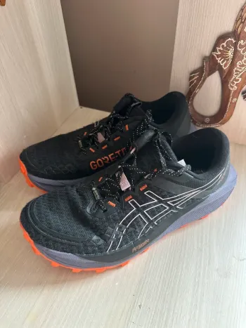 Käytetty Asics Trabuco 13 Running Shoes