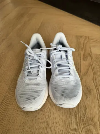 Used Asics Running Shoes bike — image 2 of 5