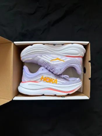 Gebrauchtes Orange Bondi 9 Running Shoes