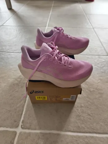 Used Asics Novablast 6 bike — image 2 of 7