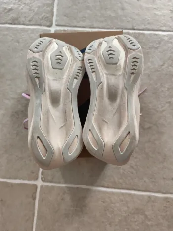 Used Asics Novablast 6 bike — image 4 of 7
