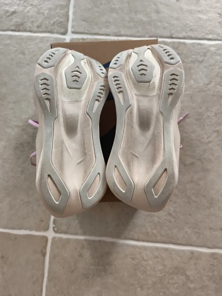 Used Asics Novablast 6 bike — image 4 of 7