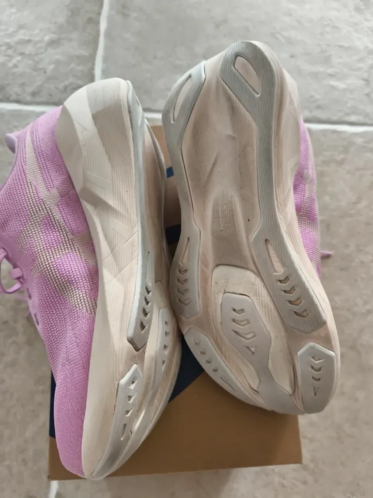 Used Asics Novablast 6 bike — image 6 of 7