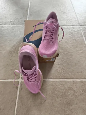 Used Asics Novablast 6 Running Shoes