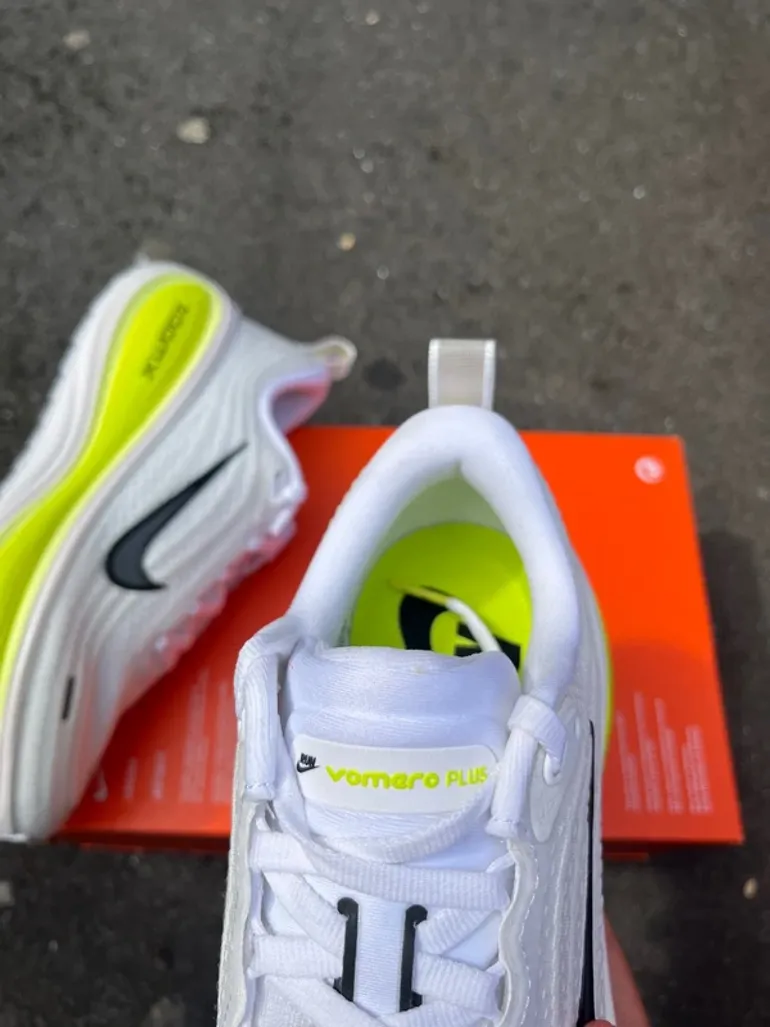 Used White Vomero Plus bike — image 3 of 9