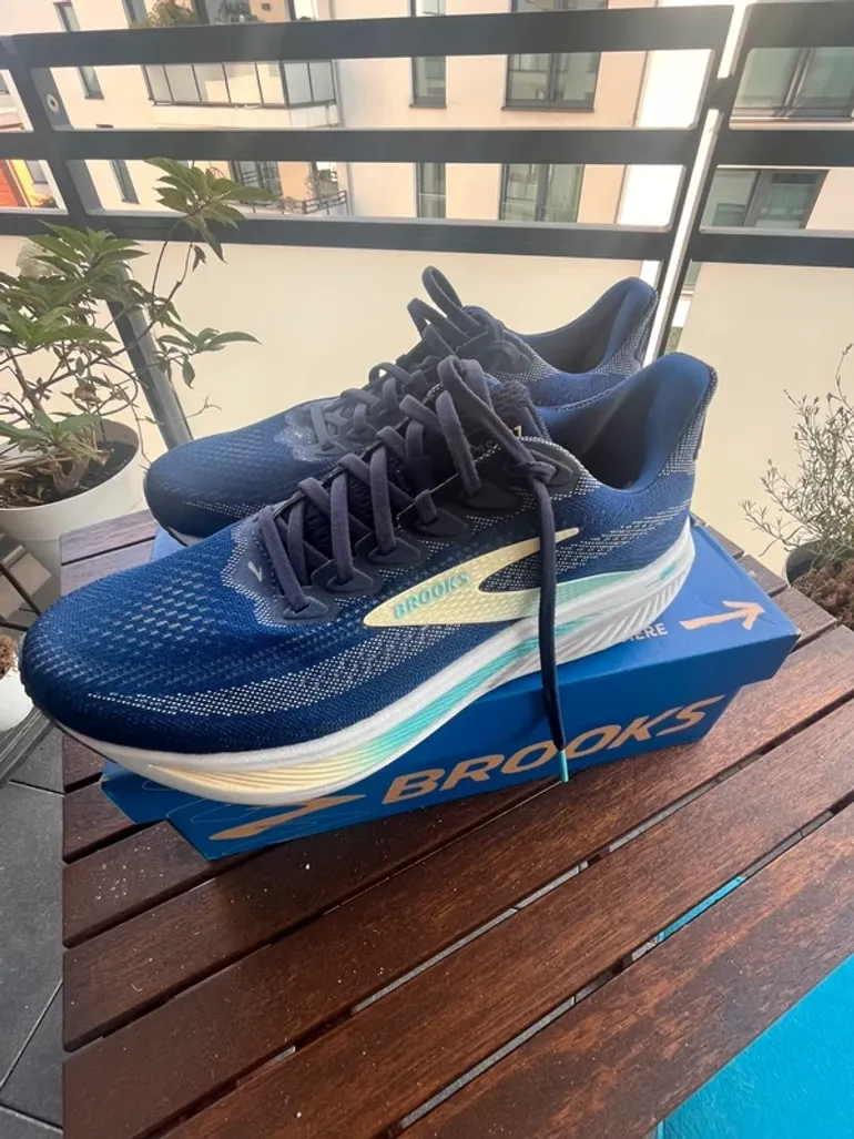 Used Brooks Ghost 17 bike — image 2 of 4