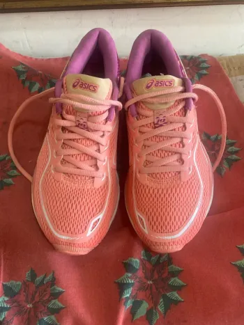 Used Asics 19 Running Shoes