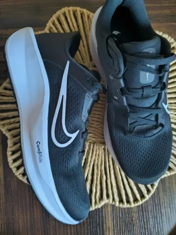 Used Nike Comfiride Running Shoes