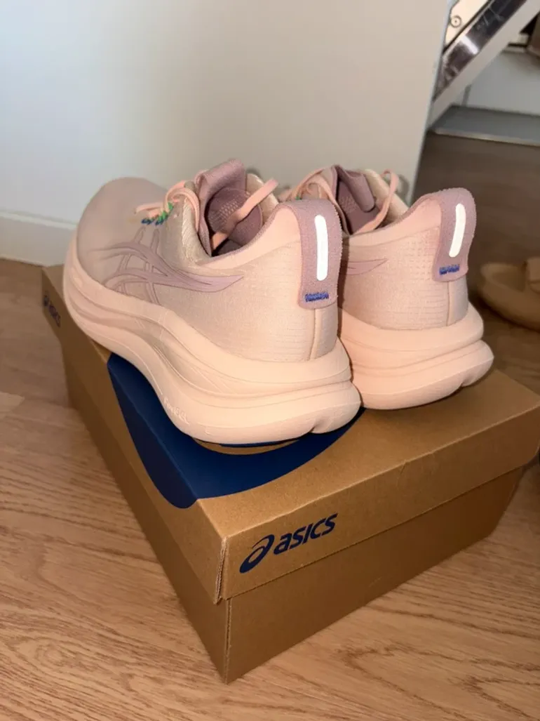 Used Asics Gel Nimbus 28 bike — image 4 of 4