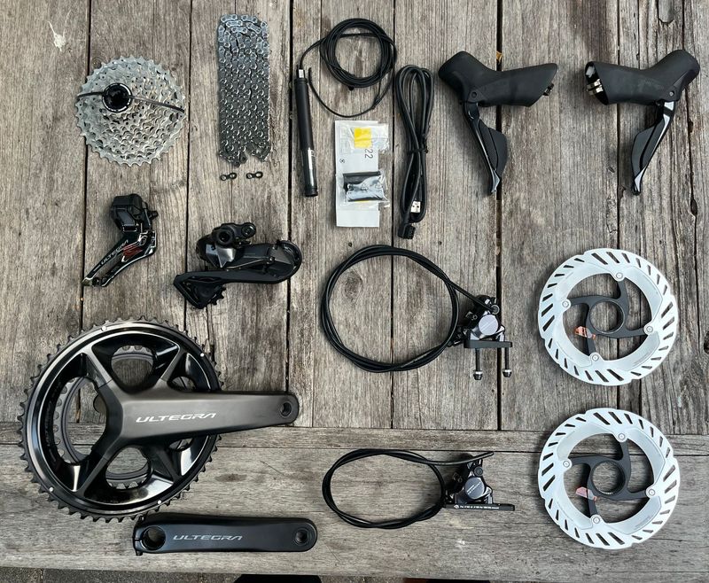 Tweedehands Shimano Ultegra R8100 Di2 Groepset 2026 Groupset