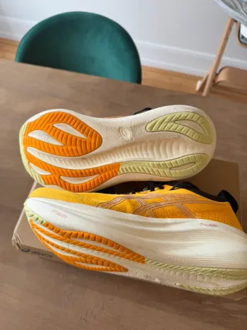 Used Asics Gel Nimbus 27 2025 bike — image 4 of 8