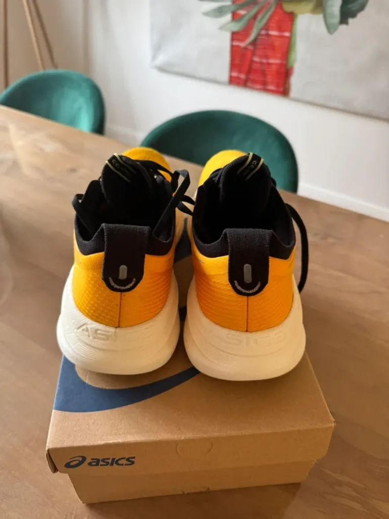 Used Asics Gel Nimbus 27 2025 bike — image 2 of 8