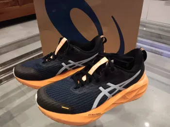 Used Asics Novablast 5 lite-show Running Shoes