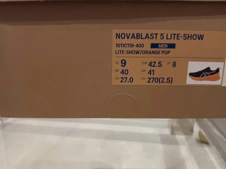 Used Asics Novablast 5 lite-show bike — image 8 of 9