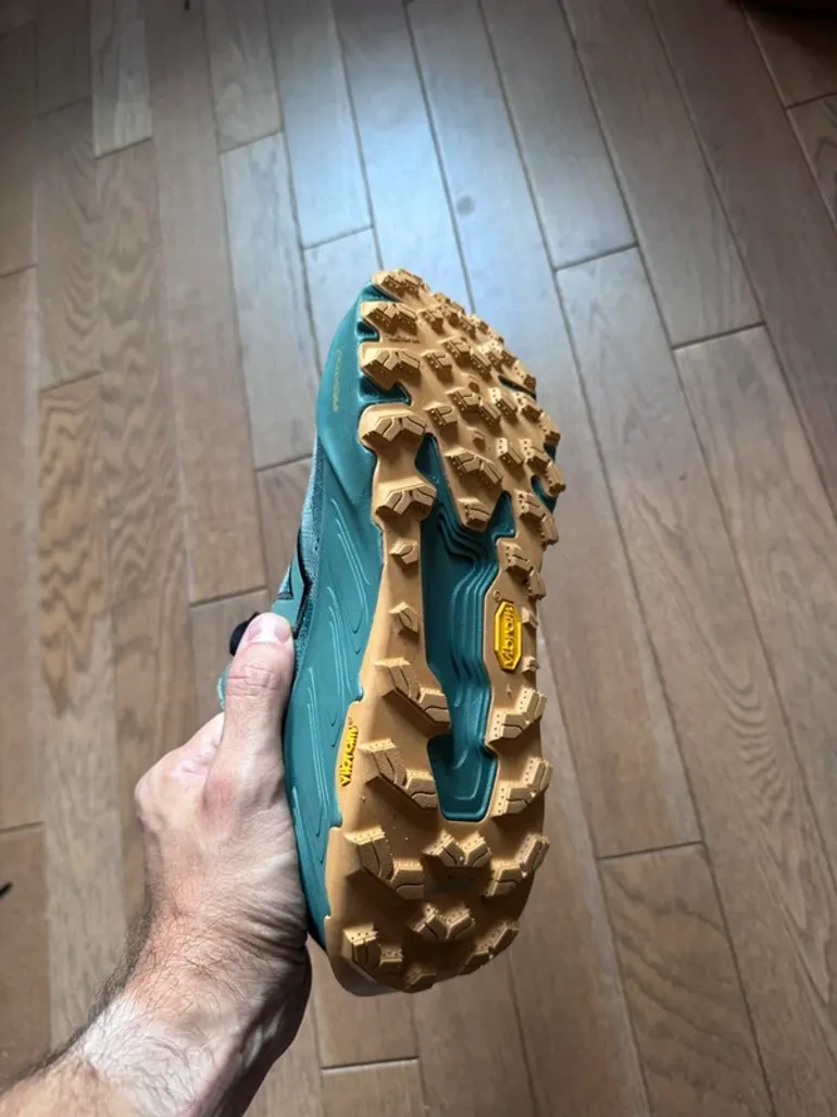 Used New Balance V9 bike — image 4 of 6