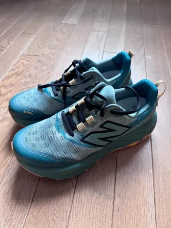Used New Balance V9 Running Shoes