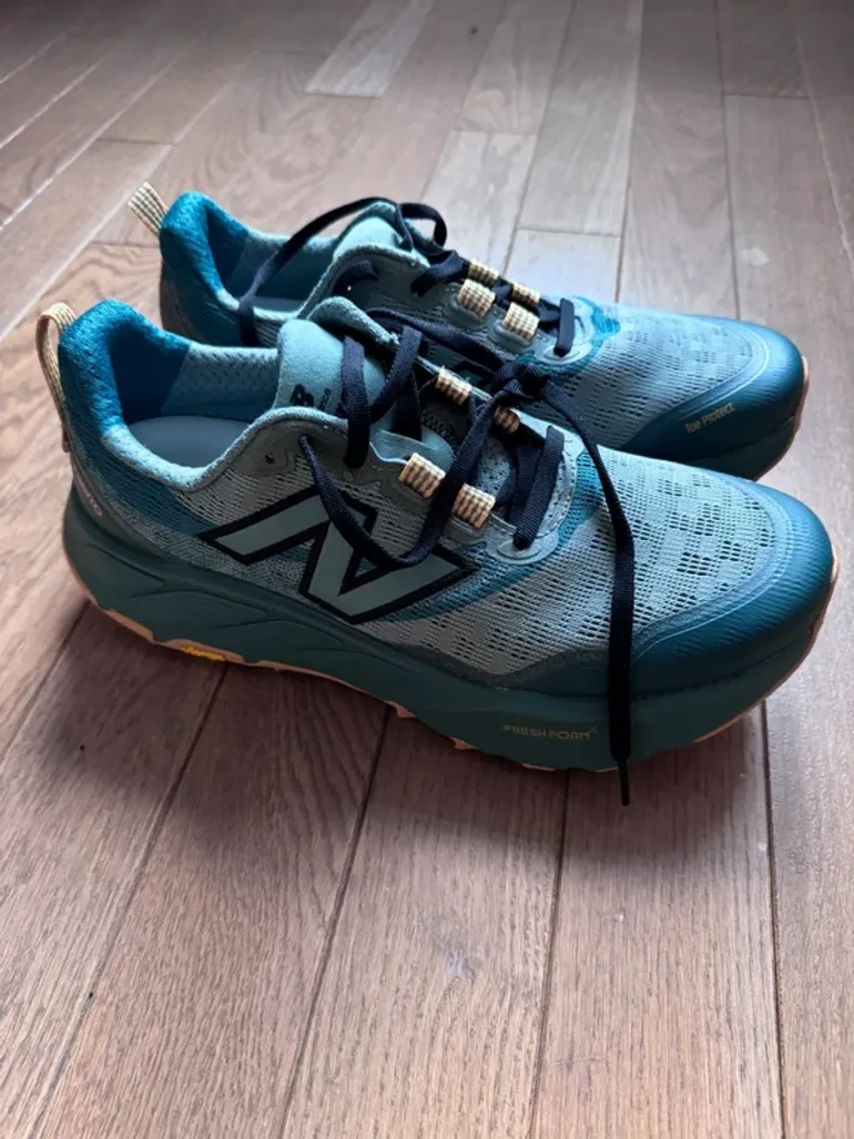 Used New Balance V9 bike — image 2 of 6