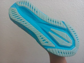 Used Asics Novablast 5 LE bike — image 4 of 8