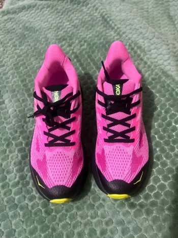 Used Hoka Challenger 8 bike — image 2 of 5