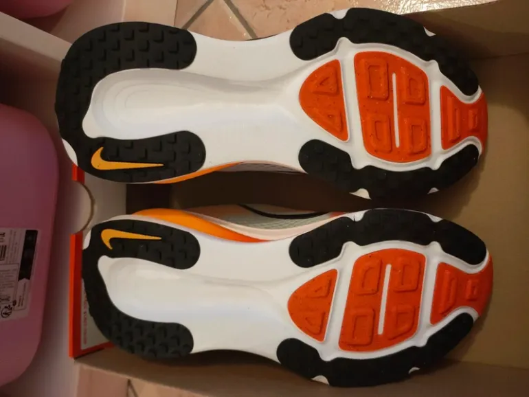 Used Nike Vomero 18 bike — image 6 of 12