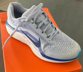 Used Nike Winflo 11 Running Shoes