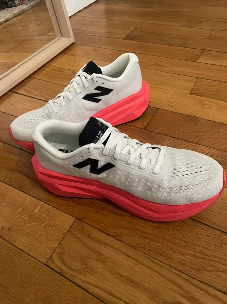 Używany New Balance Fuelcell SuperComp Trainer v3 bike — zdjęcie 4 z 5