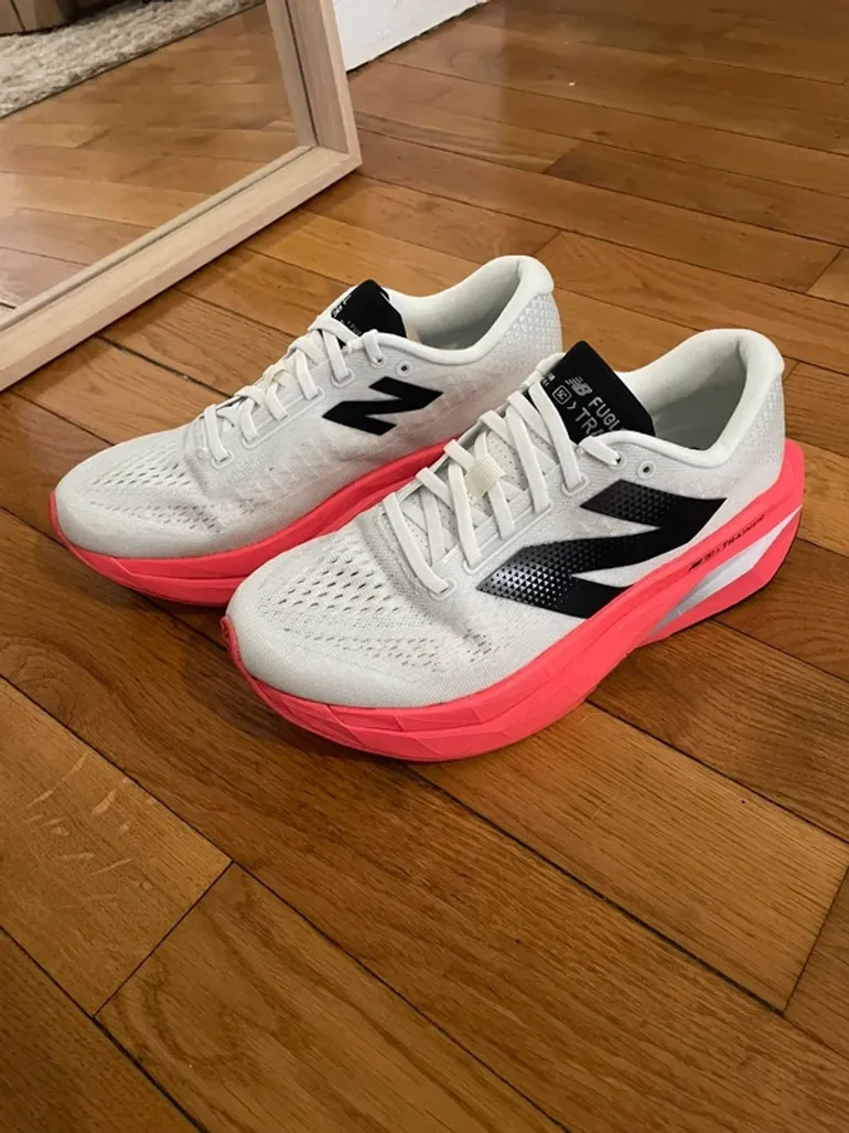 Używany New Balance Fuelcell SuperComp Trainer v3 bike — zdjęcie 2 z 5