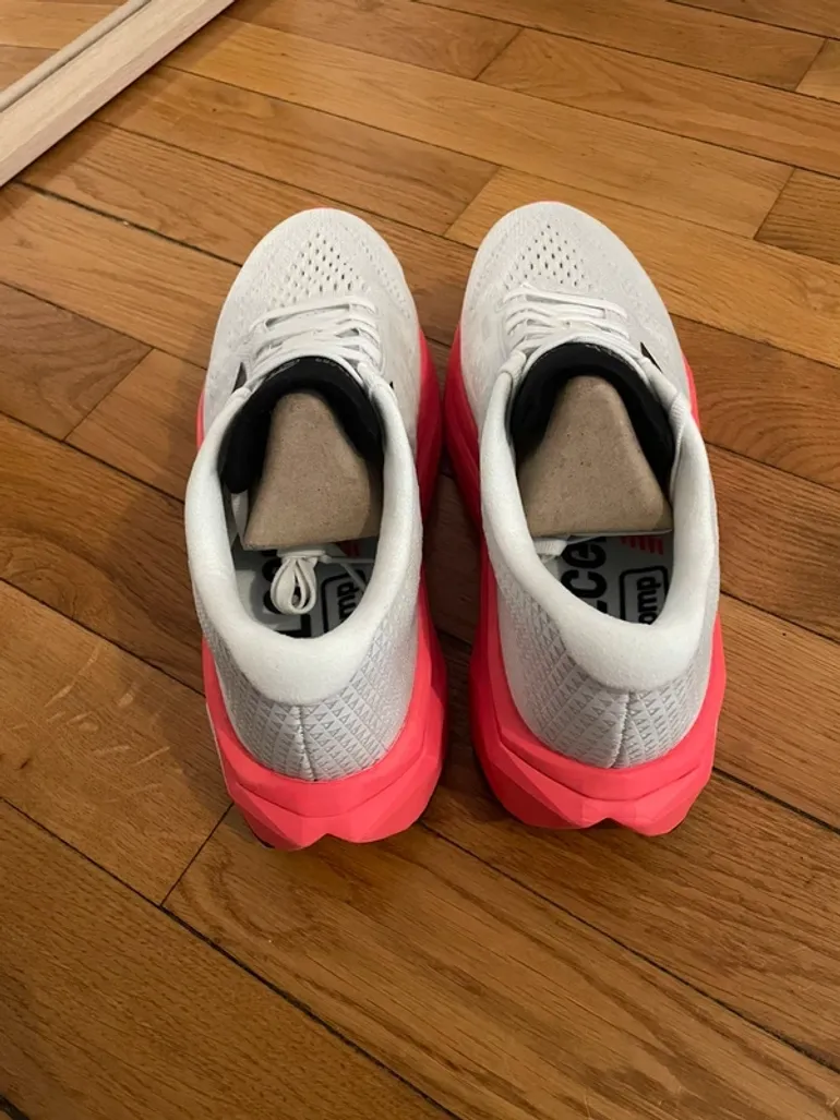 Używany New Balance Fuelcell SuperComp Trainer v3 bike — zdjęcie 5 z 5