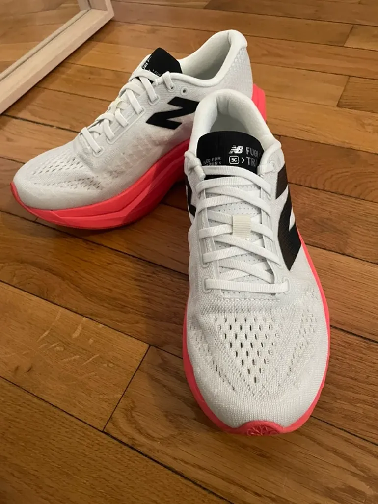 Używany New Balance Fuelcell SuperComp Trainer v3 bike — zdjęcie 3 z 5