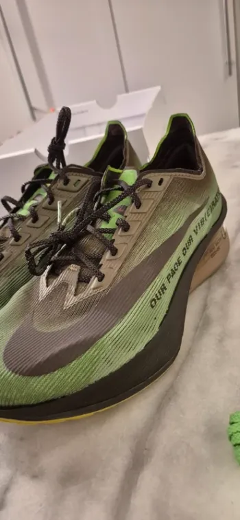 Nike ZOOMX VAPORFLY NEXT% 4 bike d'occasion — image 2 sur 11