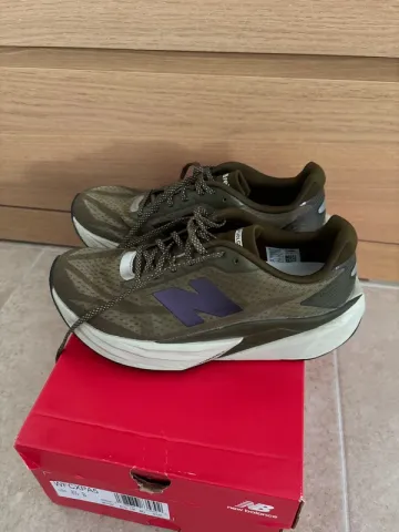 New Balance FuelCell Rebel v5 Running Shoes usato