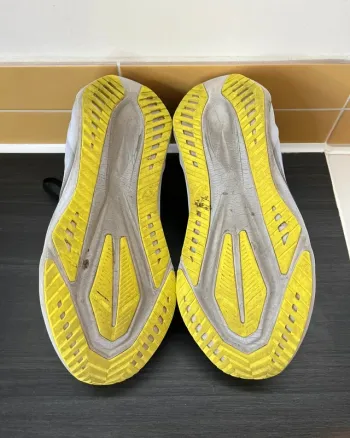 Used Asics Novablast 5 bike — image 5 of 12