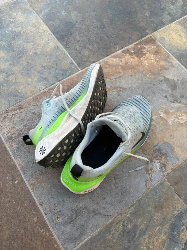 Nike Running Shoes bike d'occasion — image 2 sur 4