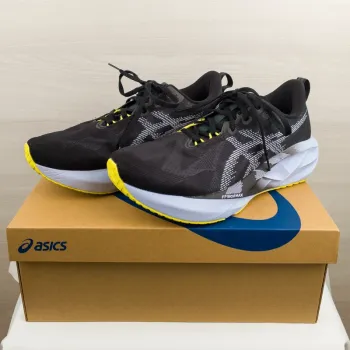 Used Asics Novablast 5 Running Shoes