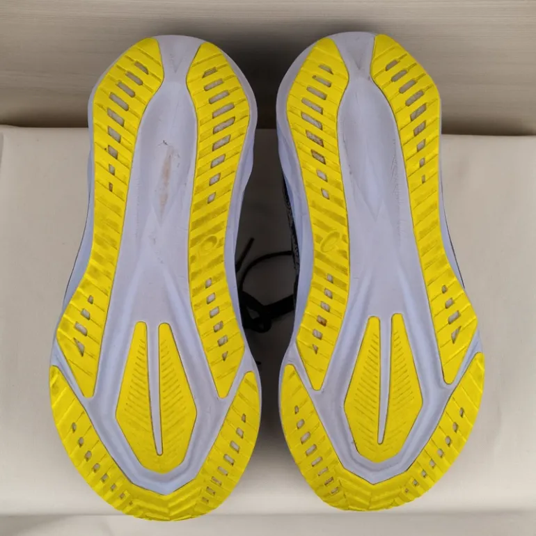 Used Asics Novablast 5 bike — image 5 of 7
