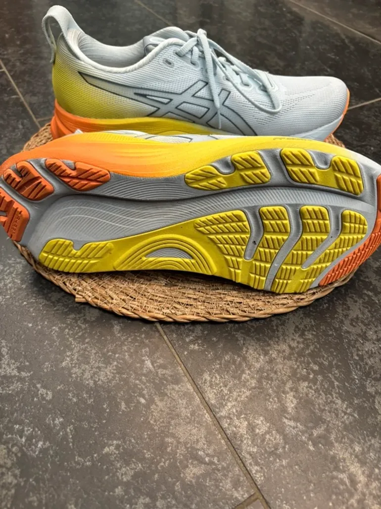 Used Asics Gel Kayano 32 2026 bike — image 2 of 3