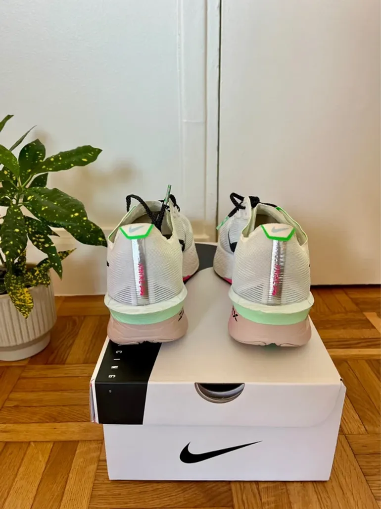 Used Nike ZoomX Vaporfly Next% 4 bike — image 2 of 7