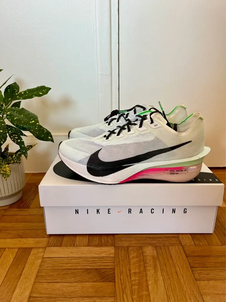 Used Nike ZoomX Vaporfly Next% 4 bike — image 3 of 7