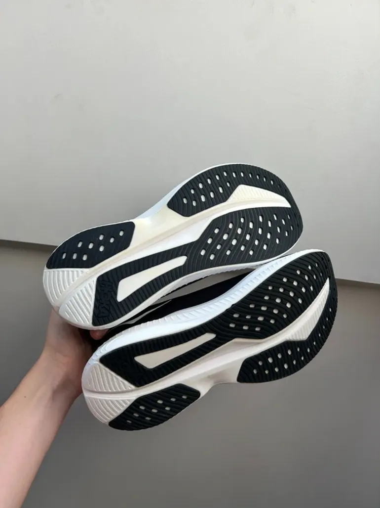 Tweedehands Hoka Mach 6 bike — afbeelding 4 van 10