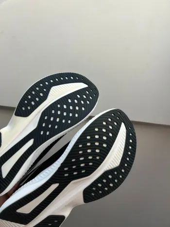 Tweedehands Hoka Mach 6 bike — afbeelding 6 van 10