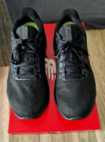 Used New Balance Fuelcell Propel V5 bike — image 3 of 7