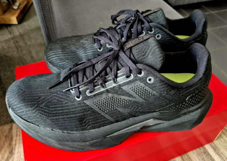 Used New Balance Fuelcell Propel V5 bike — image 2 of 7