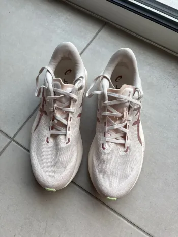 Gebrauchtes Asics Novablast 6 Running Shoes