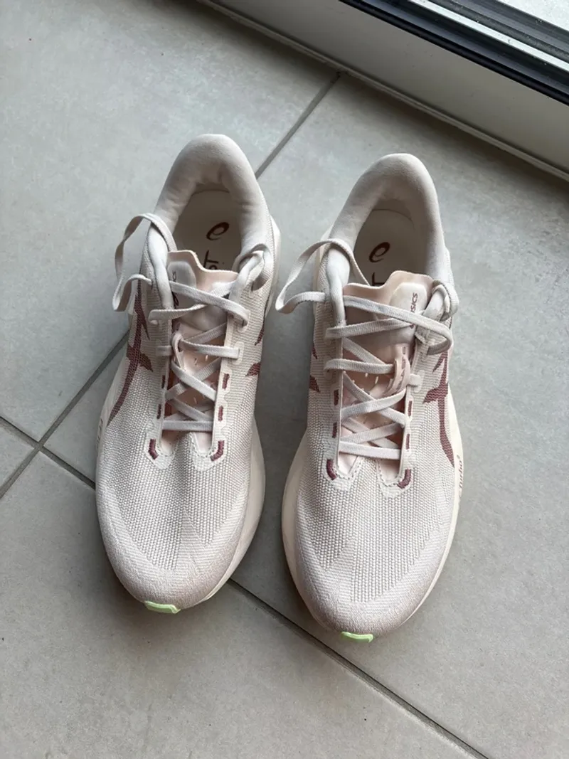 Tweedehands Asics Novablast 6 Running Shoes
