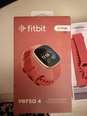 Used Fitbit Versa 4 Electronics