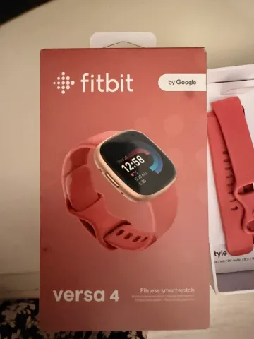 Fitbit Versa 4 Electronics usato