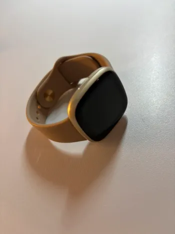 Used Fitbit Versa 3 Electronics
