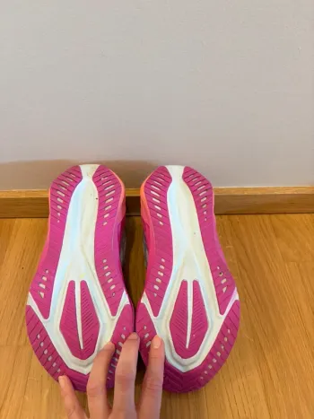 Použité Asics Novablast 5 bike — obrázek 8 z 8